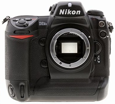 Nikon D 2 X s - vorn